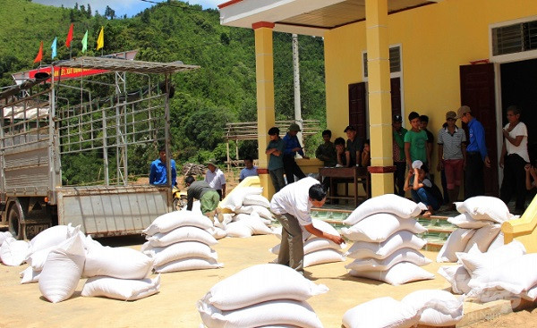 Hỗ trợ gạo cho Kon Tum kỳ giáp hạt
